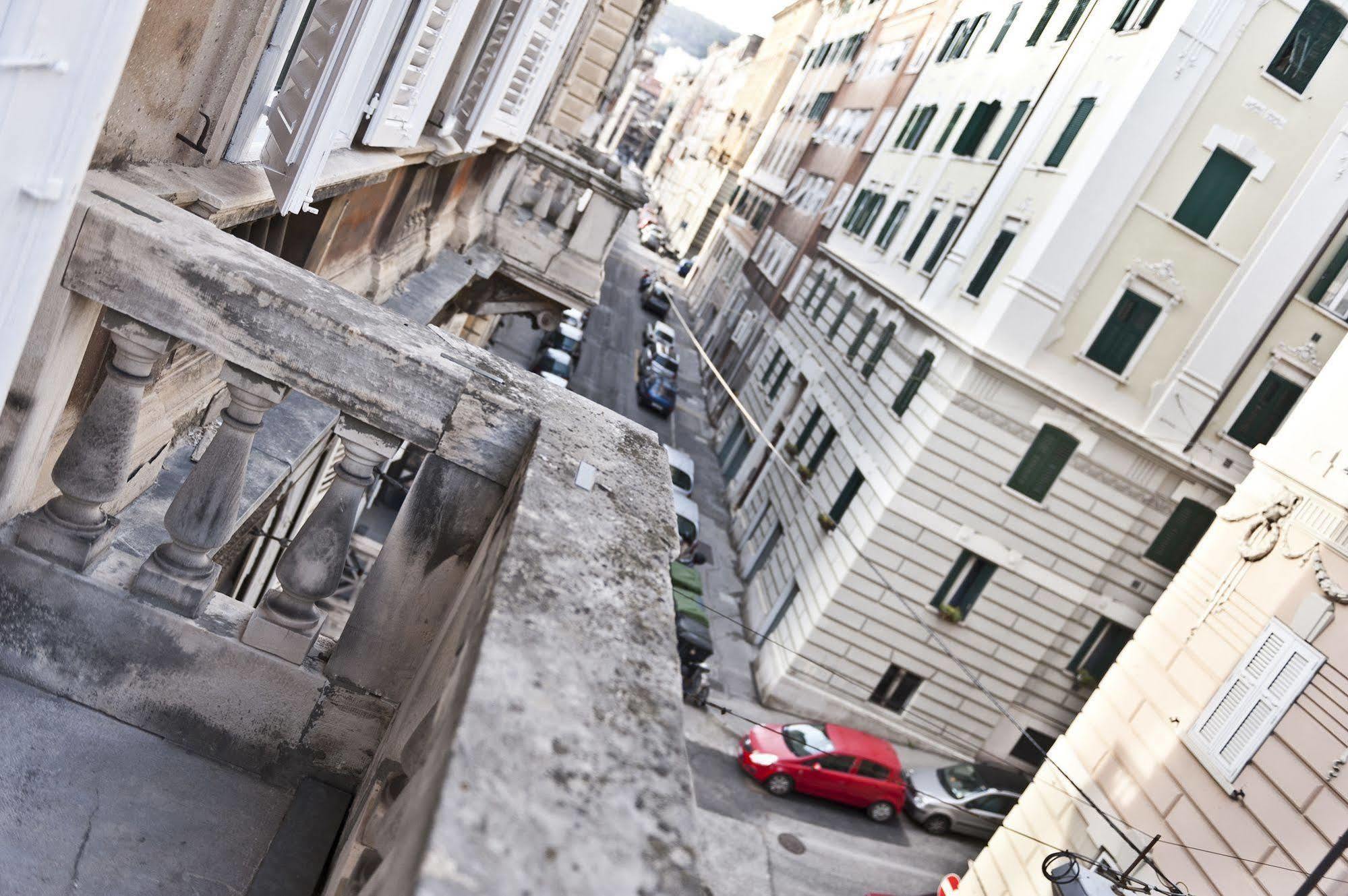 Domus Liberta - Boutique Rooms Trieste Luaran gambar