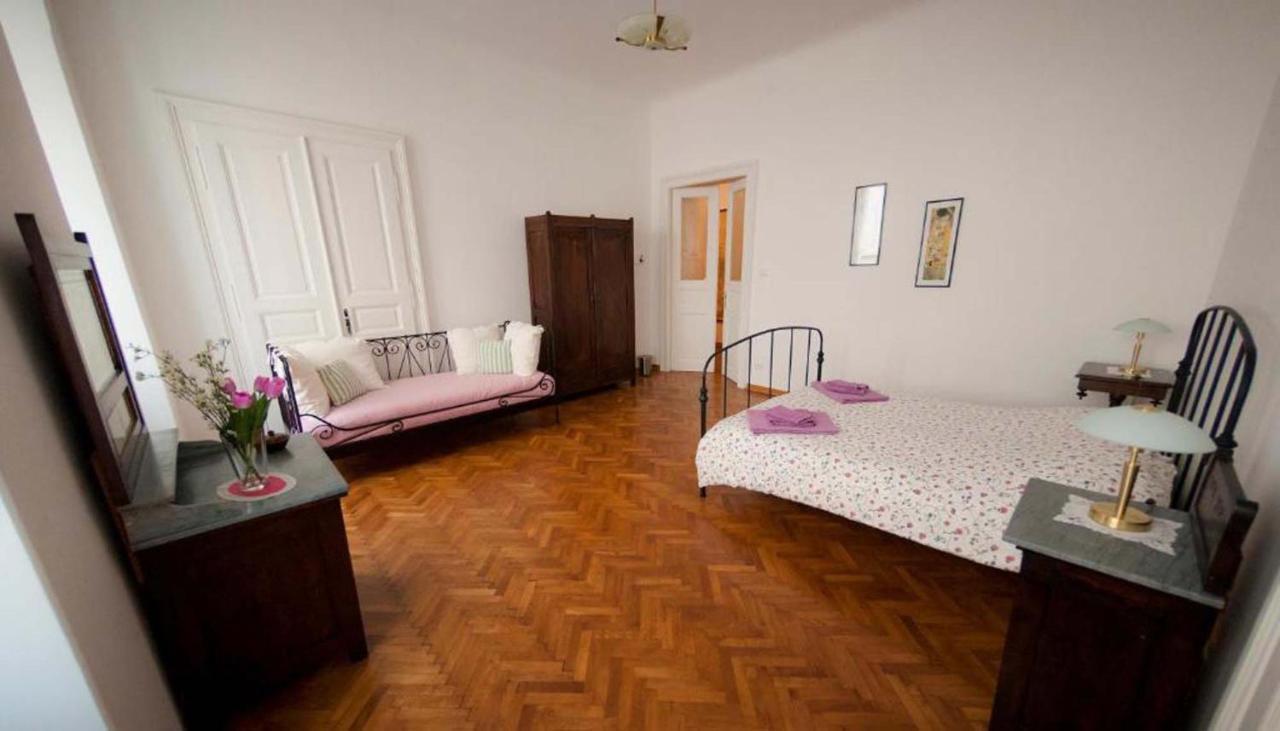 Domus Liberta - Boutique Rooms Trieste Luaran gambar