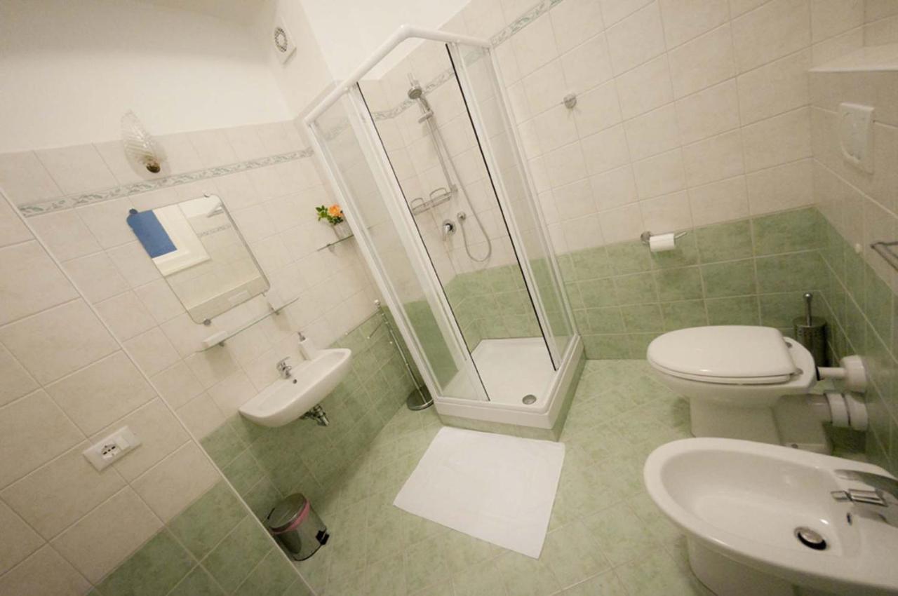 Domus Liberta - Boutique Rooms Trieste Luaran gambar