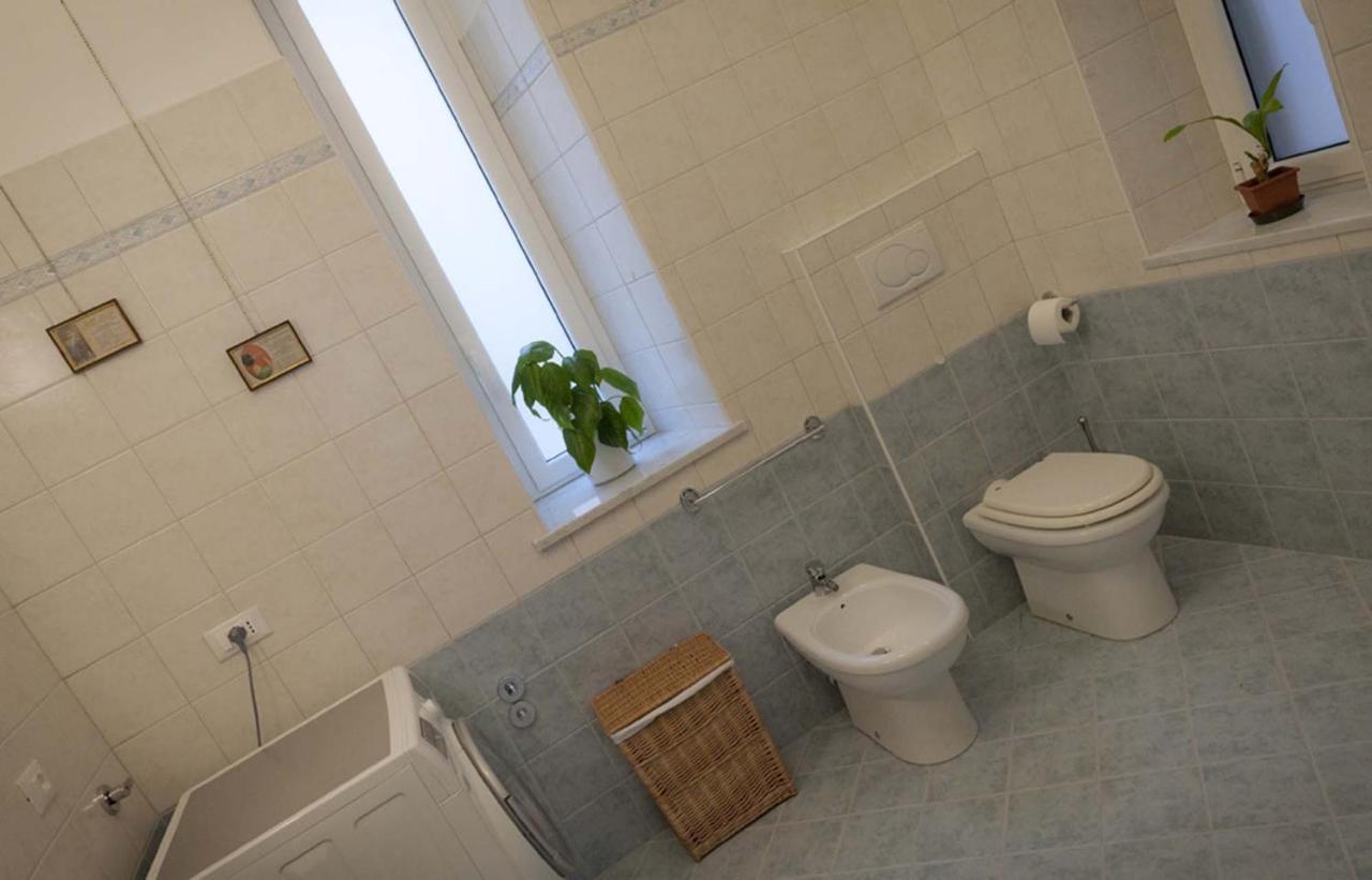 Domus Liberta - Boutique Rooms Trieste Luaran gambar