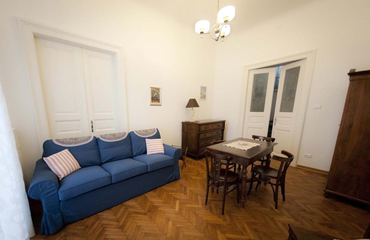 Domus Liberta - Boutique Rooms Trieste Luaran gambar